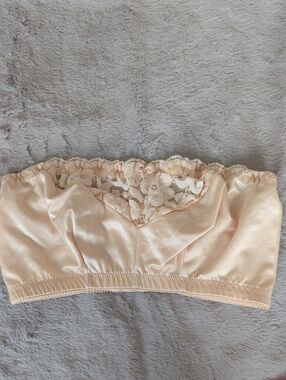 2/$50💜Glamorise Satin Lace Bandeau Bralette in Light Beige